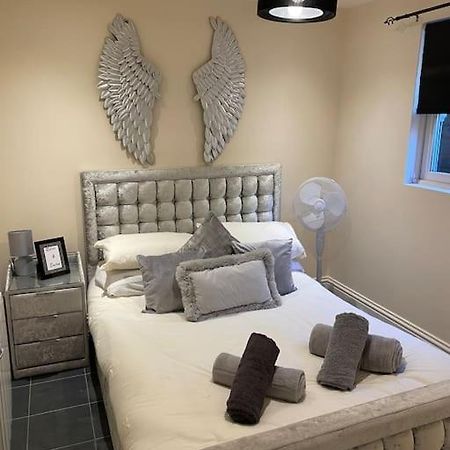 Flat 3 Meadow View Cozy Getaway Daire Hurst Dış mekan fotoğraf