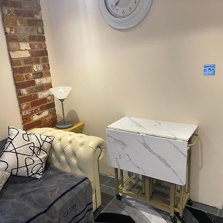 Flat 3 Meadow View Cozy Getaway Daire Hurst Dış mekan fotoğraf