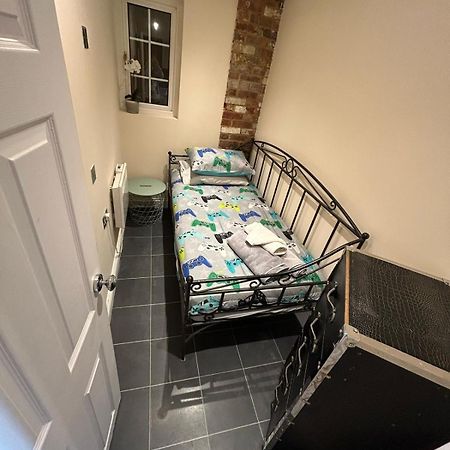 Flat 3 Meadow View Cozy Getaway Daire Hurst Dış mekan fotoğraf