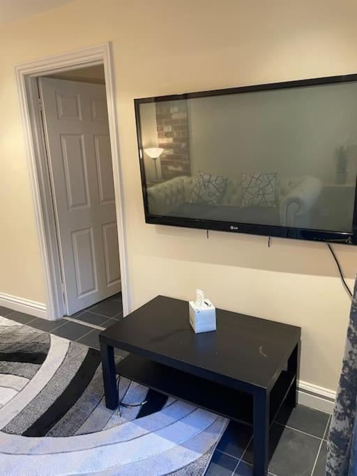 Flat 3 Meadow View Cozy Getaway Daire Hurst Dış mekan fotoğraf