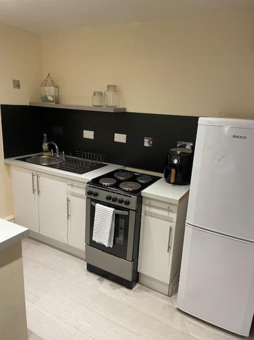Flat 3 Meadow View Cozy Getaway Daire Hurst Dış mekan fotoğraf