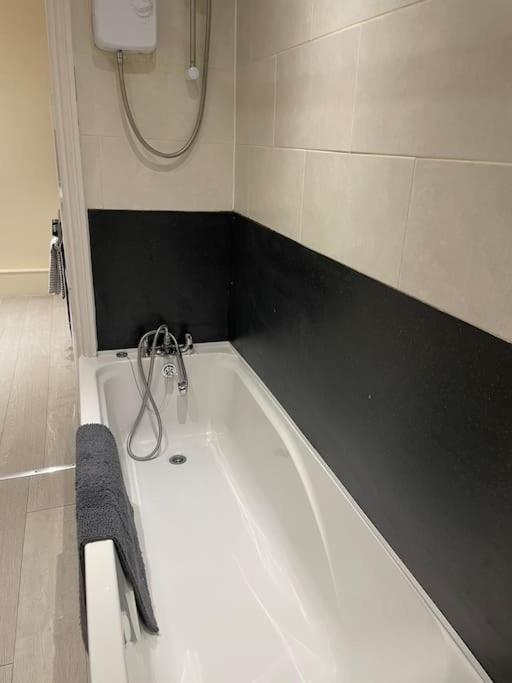 Flat 3 Meadow View Cozy Getaway Daire Hurst Dış mekan fotoğraf