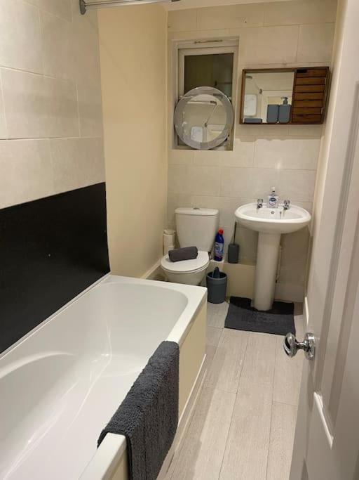 Flat 3 Meadow View Cozy Getaway Daire Hurst Dış mekan fotoğraf