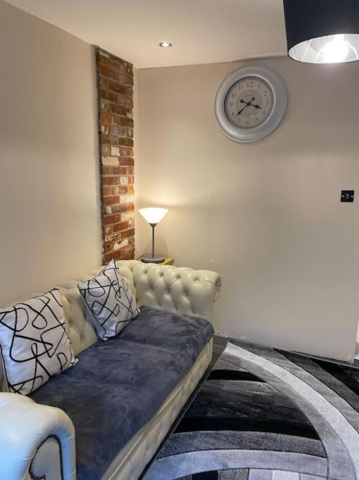 Flat 3 Meadow View Cozy Getaway Daire Hurst Dış mekan fotoğraf